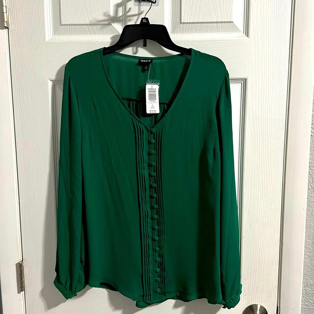 Torrid NWT Green Long Sleeve Blouse Size (14-16)